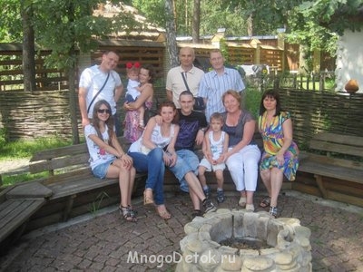 а это этим летом спустя 6 лет (я с дочкой на руках - супруг рядом слева (в белой футболке)